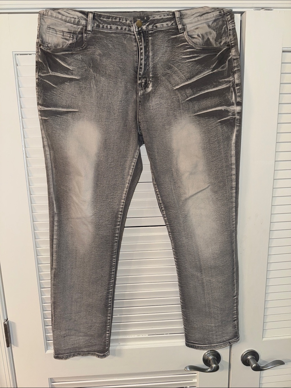 Like new! Gray Washed Men's Jeans - Casual Slim Fit w/stretch